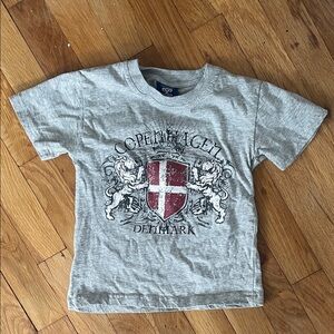 Copenhagen Kids Gray T-Shirt with Red Crest
